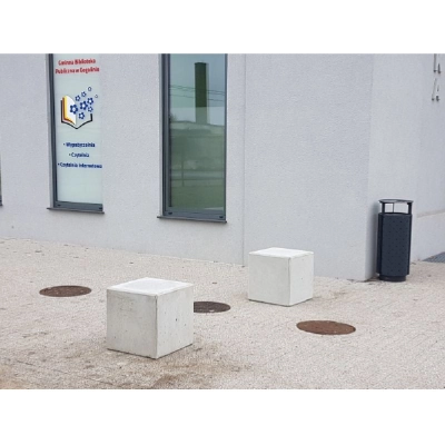 Betonowy słupek parkingowy 50cm HK 346 kwadrat - beton architektoniczny
