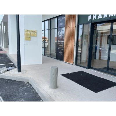 Słupek uliczny stały BE PETRUS Ø220 x 785mm, betonowy